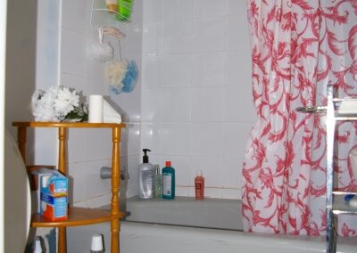 Semi-Basement Unit - Full Bathroom